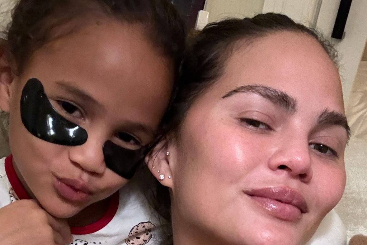 Chrissy Teigen Shares Heartwarming Christmas-Themed Day with Daughter Luna
