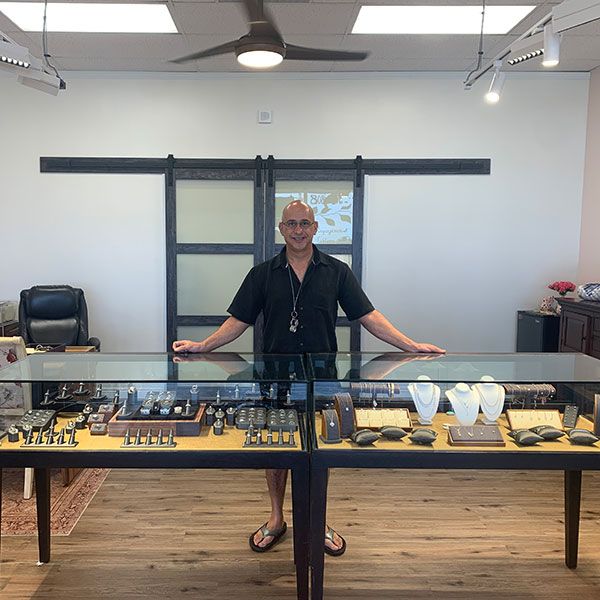 Maui Jewelry Store Restores Charred Jewelry Free of Charge After Devastating Wildfires
